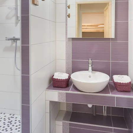 Les Tavaillons Hotel *