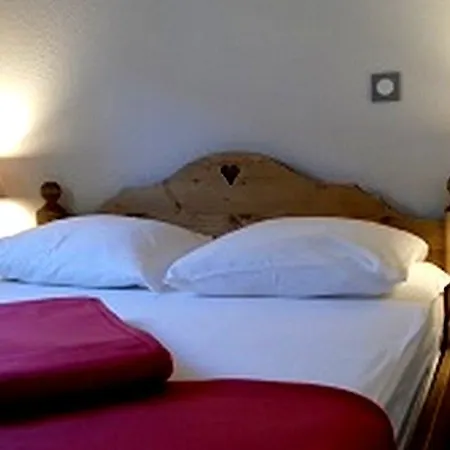 Les Tavaillons Hotel *